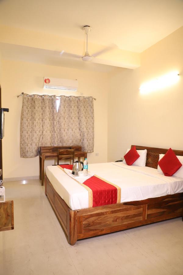 Hotel The York Noida Esterno foto