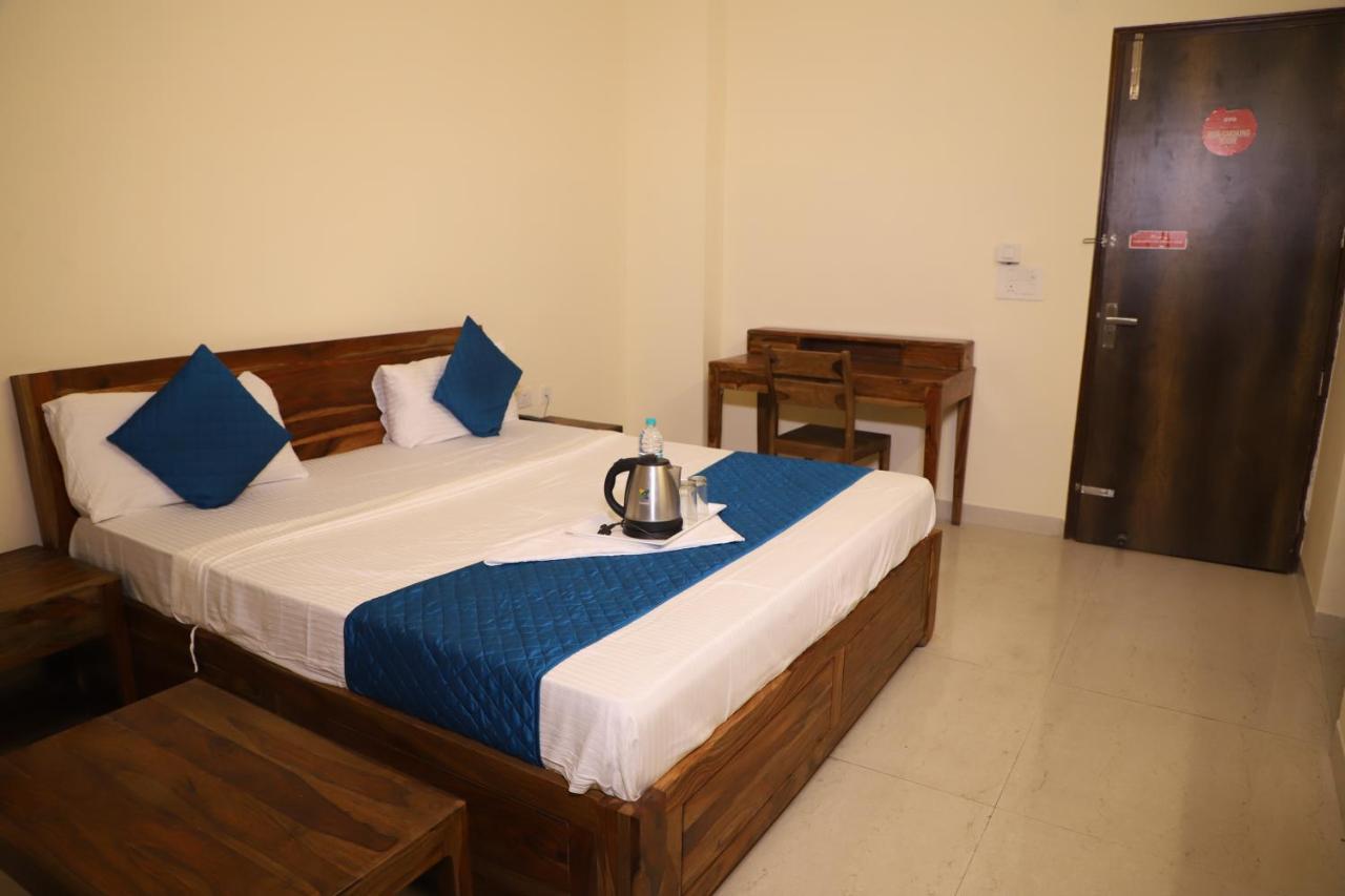 Hotel The York Noida Esterno foto