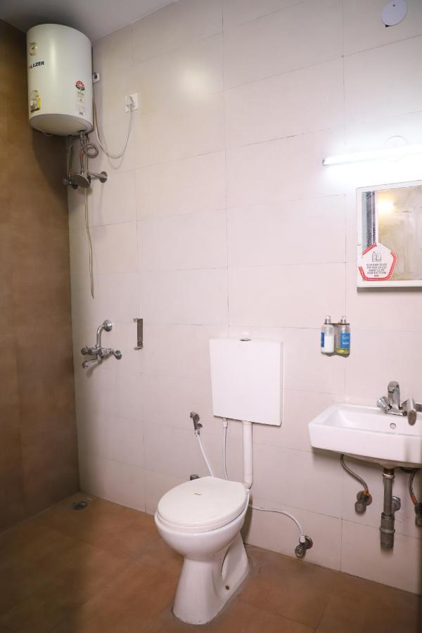 Hotel The York Noida Esterno foto